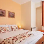Bright House Aparthotel 3*