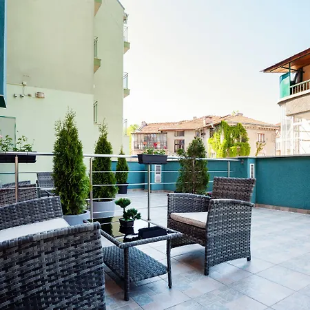 Bright House Апарт-готель Пловдив