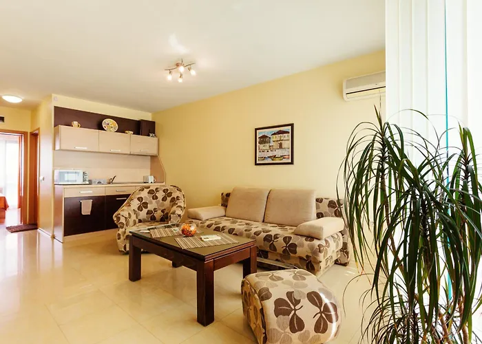 Bright House Апарт-готель