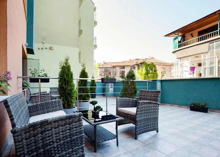 Bright House Апарт-готель Пловдив