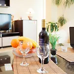 Bright House מלון דירות 3*
