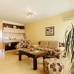 מלון דירות Bright House 3*