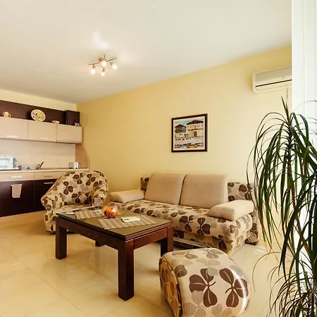 Bright House Aparthotel