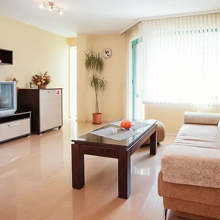 Bright House Aparthotel 3*