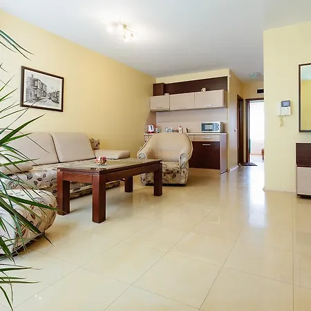 Bright House Aparthotel 3*