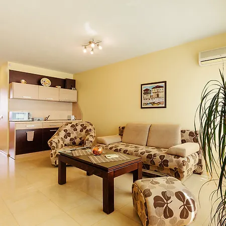 Aparthotel Bright House 3*