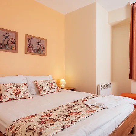 Bright House Aparthotel 3*