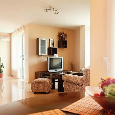 Bright House Aparthotel 3*
